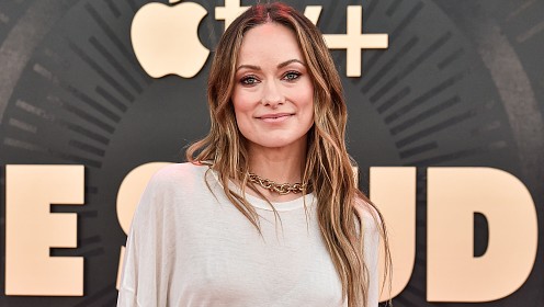 Оливия Уайлд выпустила символичное ювелирное украшение к праздникам