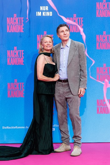 Памела Андерсон м Лиам Нисон