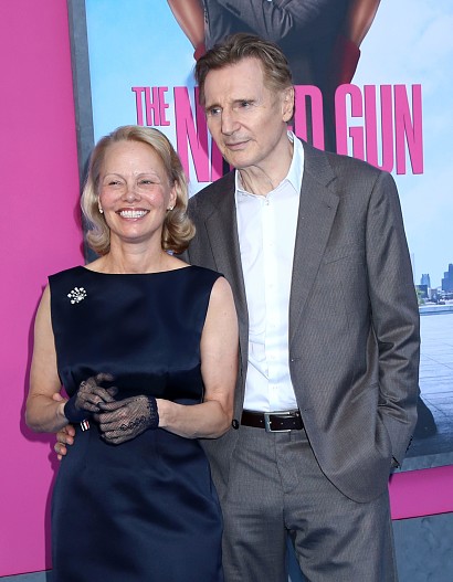 Памела Андерсон м Лиам Нисон