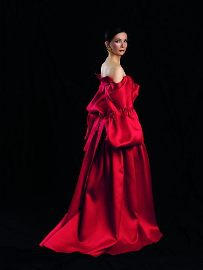 На Марии: платье Alena Akhmadullina, клипсы Yves Saint Laurent (Vintage Dream)