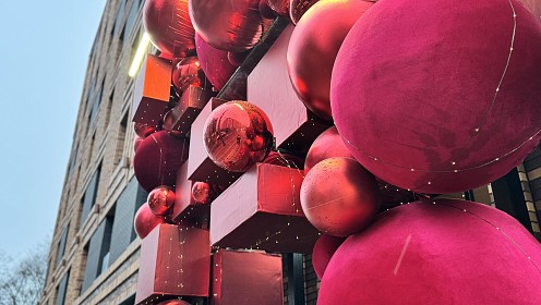 Красота дня: новогодний декор ресторана «Ласка» (Санкт-Петербург)