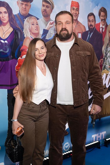 Кирилл Сарычев с супругой