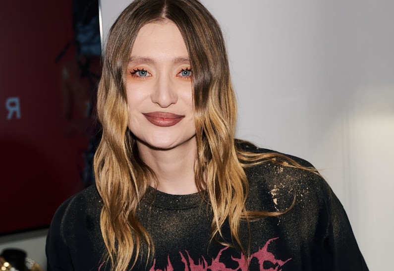 Маша Миногарова, Анна Цуканова-Котт, Ксения Чилингарова на открытии модного бутика