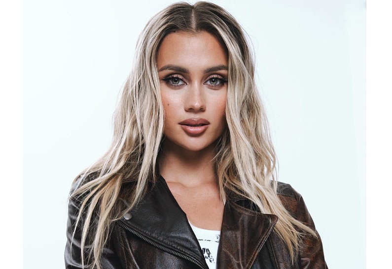 Маш Милаш о съемках в новых «Ёлках», актерской карьере, новогодних семейных традициях и исполнении мечты