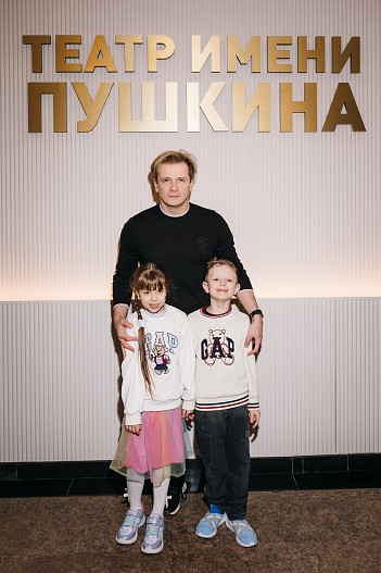 Глеб Матвейчук с детьми