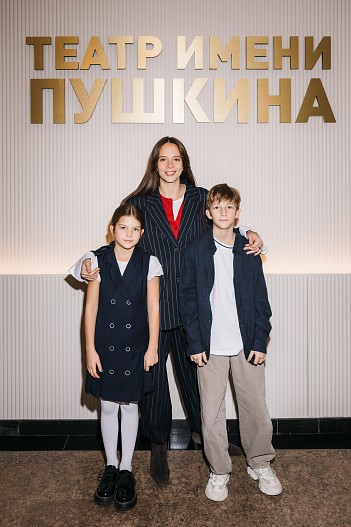 Анна Кармакова с детьми