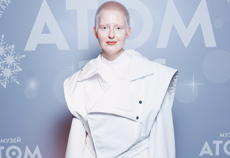 Тося Чайкина, Анна Невская, Александр Цыпкин на праздничном вечере друзей музея «АТОМ»