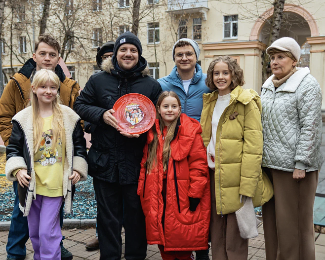 Съемочная группа сериала и режиссер Павел Брусочкин