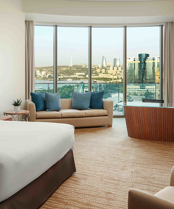 The Ritz-Carlton Baku и JW Marriott Absheron Baku приглашают отметить Рождество и Новый год