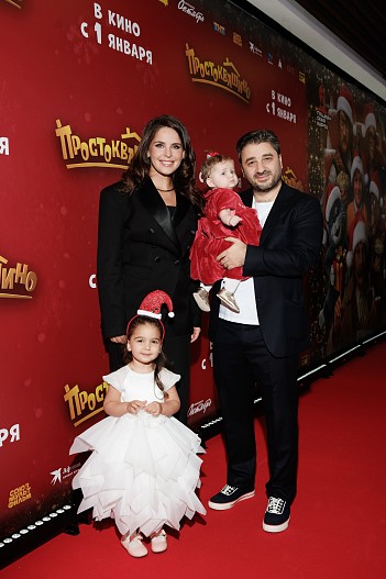 Лиза Моряк и Сарик Андреасян с детьми
