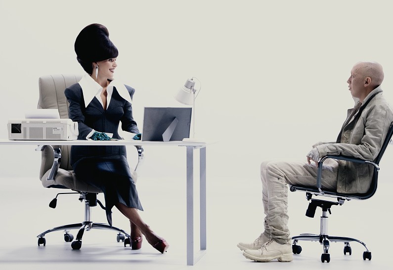 Первый канал представляет музыкальный фильм «Хозяйка Нейросети»