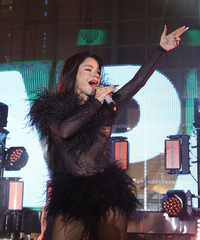 В ТРЦ «Ривьера» прошел звездный концерт «ЖАРА Lite»