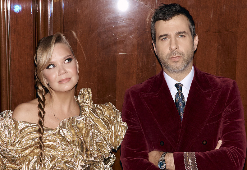 Иван Ургант, Ксения Собчак и Алла Михеева на благотворительной елке фонда «Друзья»