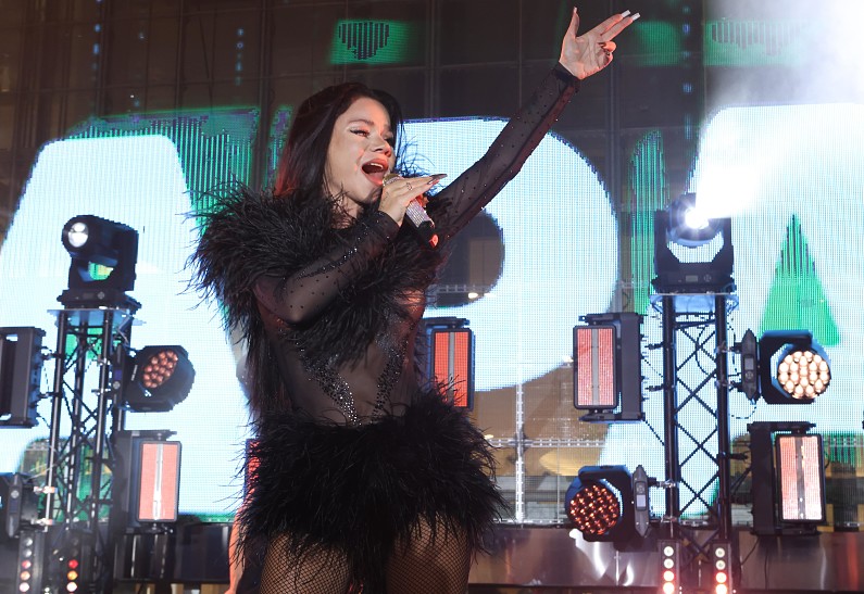 В ТРЦ «Ривьера» прошел звездный концерт «ЖАРА Lite»