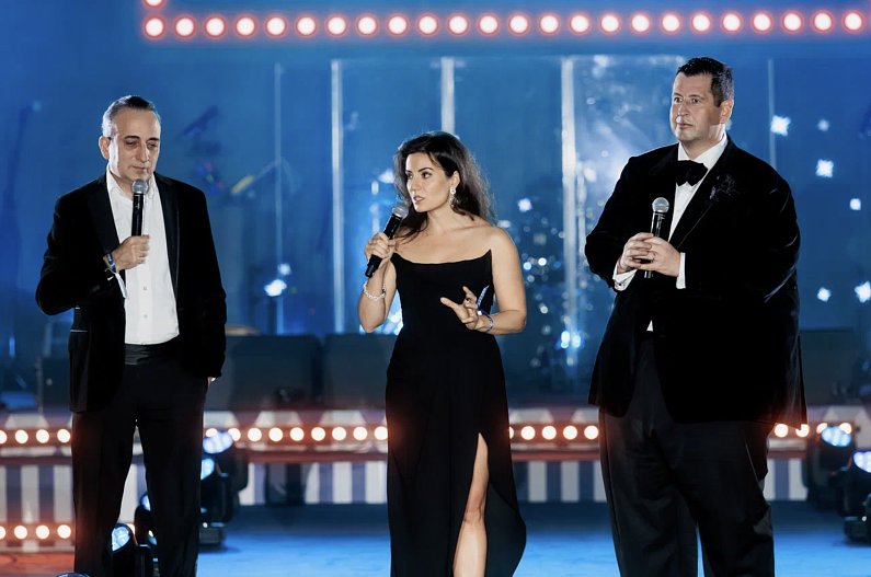 Гор Нахапетян, Оксана Разумова и Ян Яновский