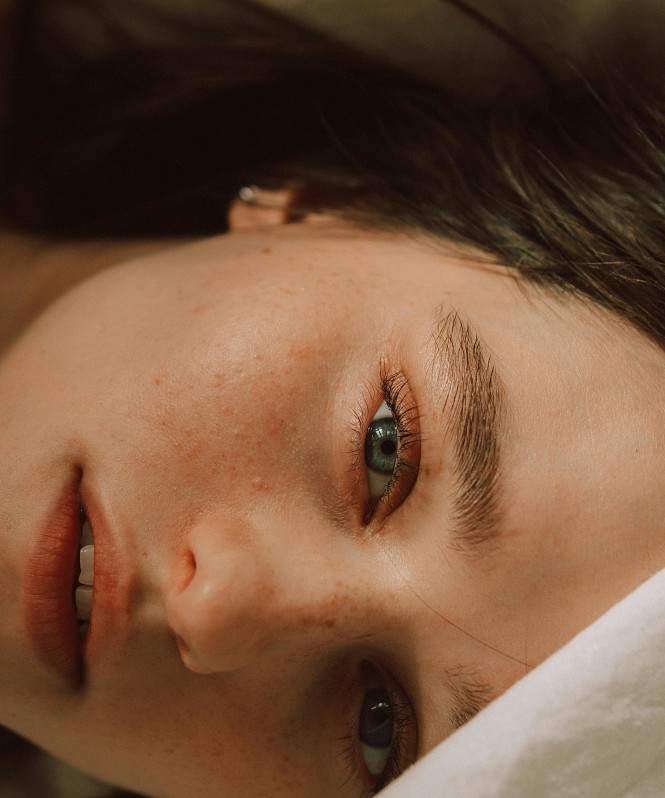 Как работает лимфатическая система и почему «застои» отражаются на лице и теле