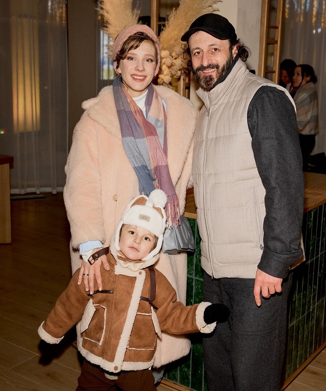 Илья Авербух и Лиза Арзамасова, Люся Чеботина, Анна Седокова, Влад Соколовский и другие гости открытия катка «Лужники»