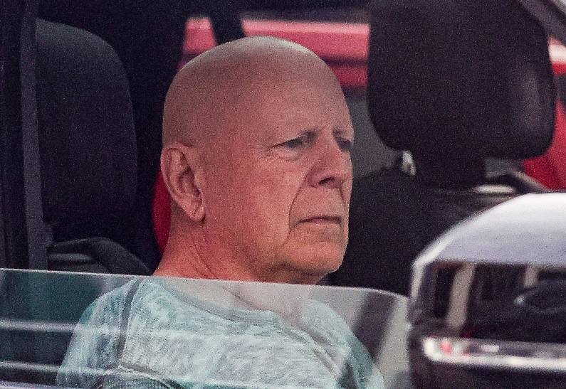 Жена Брюса Уиллиса скорбит в преддверии Рождества