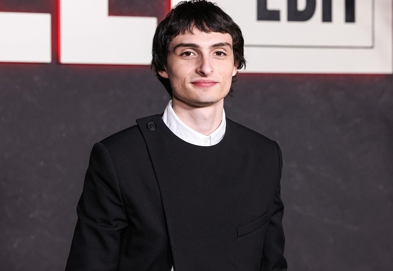 Финн Вулфхард рассказал об «особых» отношениях своего персонажа с экранной сестрой в «Очень странных делах»