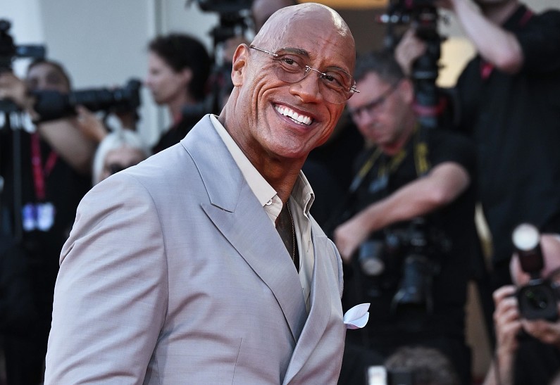 Дуэйн Джонсон отдал дань уважения покойному Робину Уильямсу в своем новом фильме