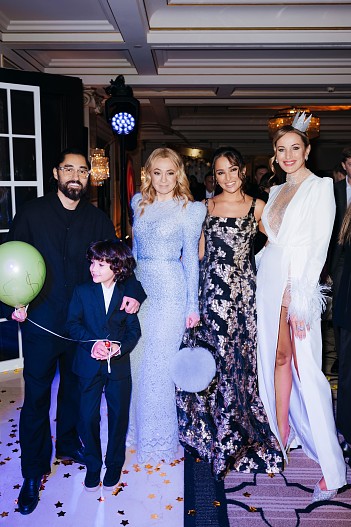 Мот и Мария Мельникова с сыном Соломоном, Яна Рудковская и Ольга Мягких