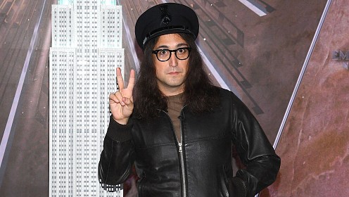 Сын Джона Леннона обеспокоен, что молодое поколение забывают The Beatles