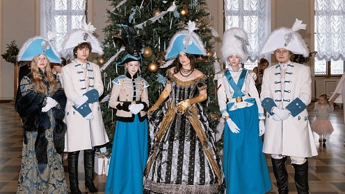 В Москве прошла благотворительная елка-маскарад «7 сказок»