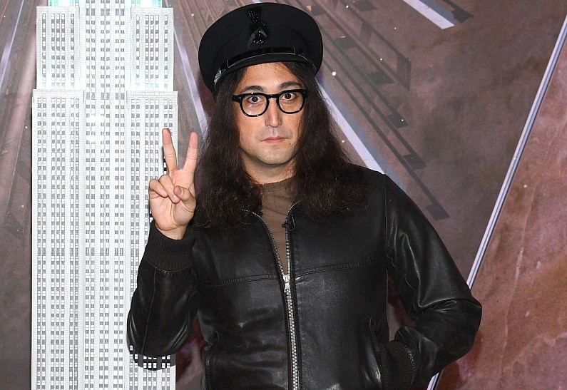 Сын Джона Леннона обеспокоен, что молодое поколение забывают The Beatles