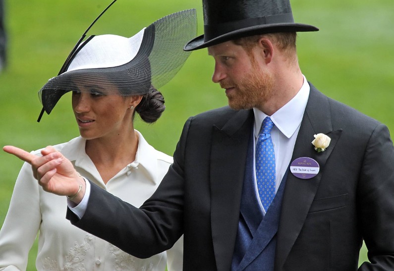 Принц Гарри приучает детей соблюдать королевские традиции даже вдали от Великобритании