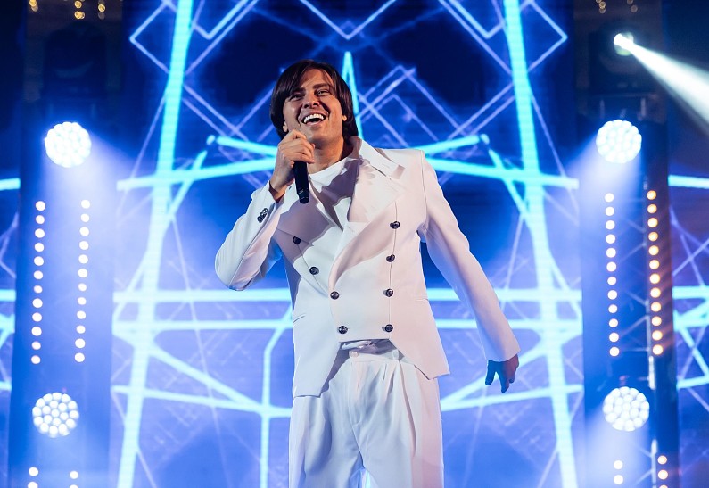 ЖАРА Lite в VEGAS Кунцево: тысячи зрителей, живые хиты и праздничная атмосфера