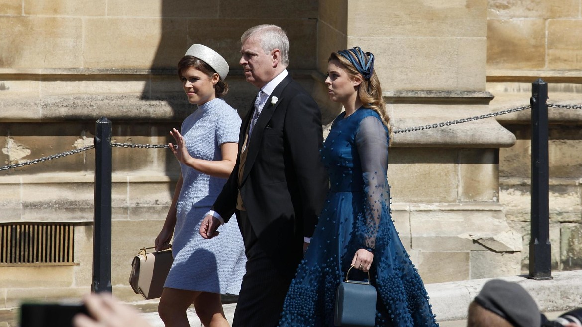 Принцесса Беатрис игнорирует своего отца в Рождество