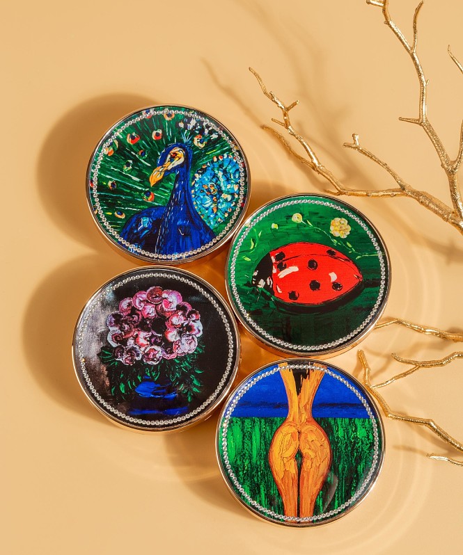 Кушоны Nanoasia с картинами Алексея Клокова: искусство, которое хочется носить на себе