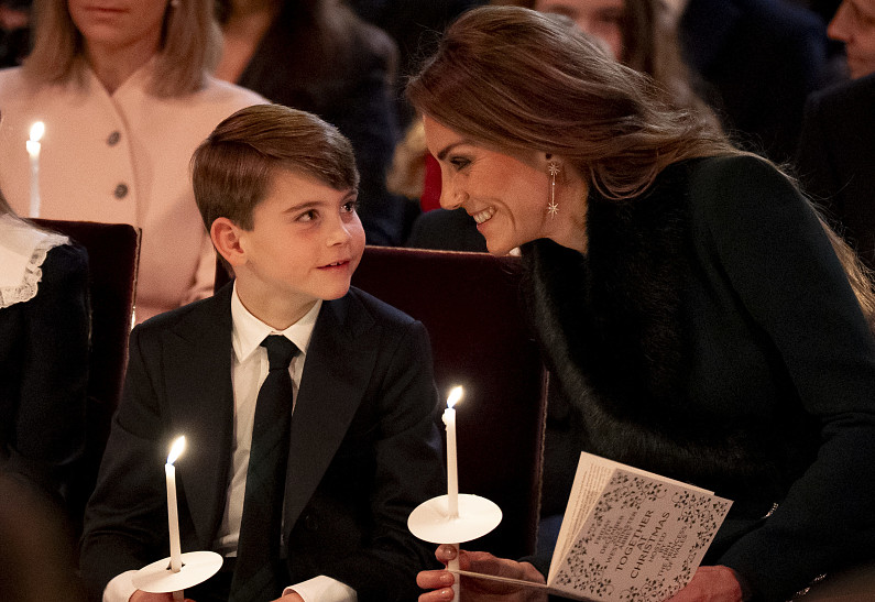 Младший сын Кейт Миддлтон покорил поклонников на праздничной службе
