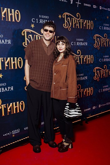 Антон Шастун с супругой