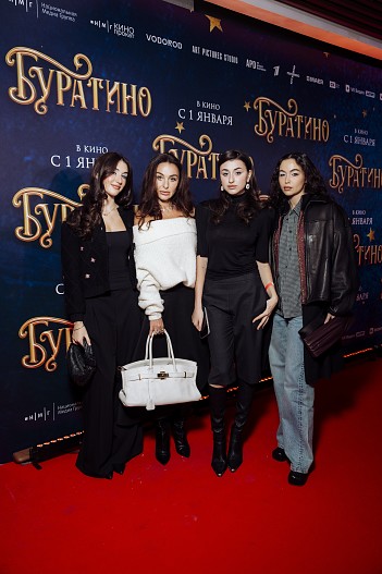 Лиана Турецкая с дочерьми