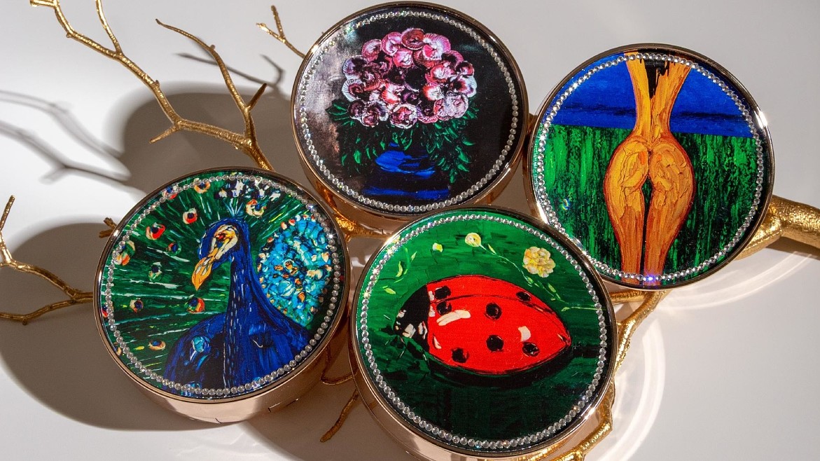 Кушоны Nanoasia с картинами Алексея Клокова: искусство, которое хочется носить на себе