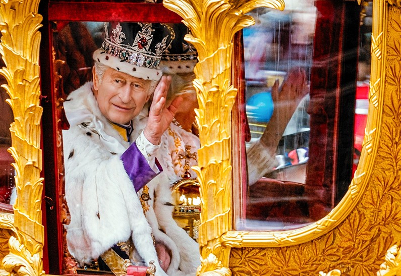 Король Карл III жалеет о жестких мерах против опального принца Эндрю