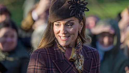 Кейт Миддлтон сияла от счастья во время прогулки в церковь вместе с детьми