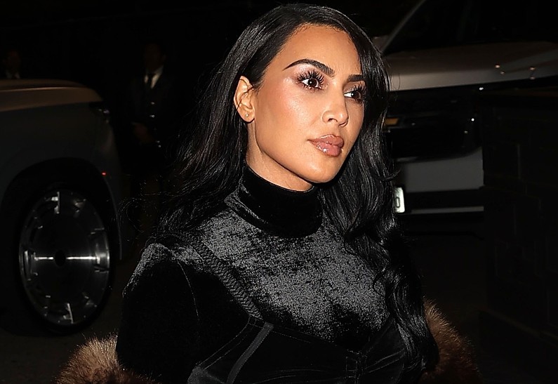 Ким Кардашьян повторила канонический наряд Mugler 1986 года