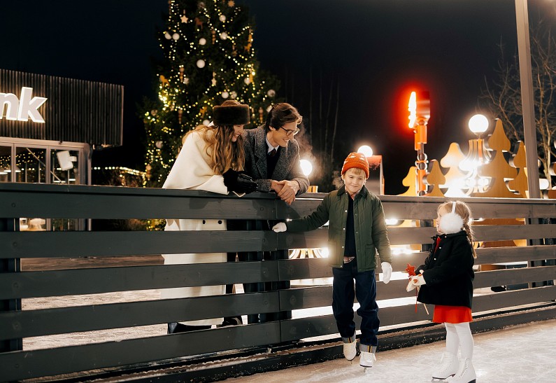 Зима на льду: открылся каток The Rink