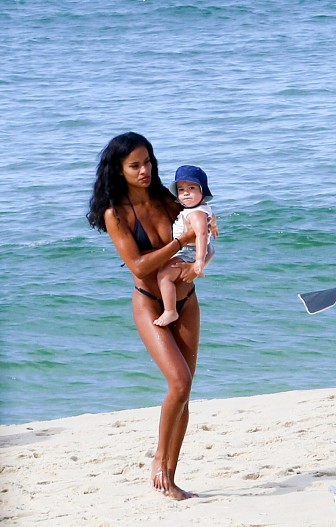 Нара Баптиста с сыном