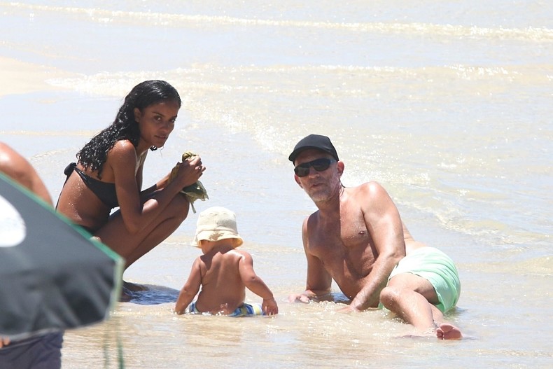 Нара Баптиста и Венсан Кассель с сыном