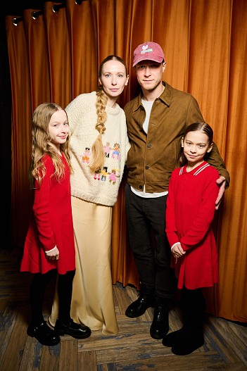 Юра Борисов и Анна Шевчук с дочерями