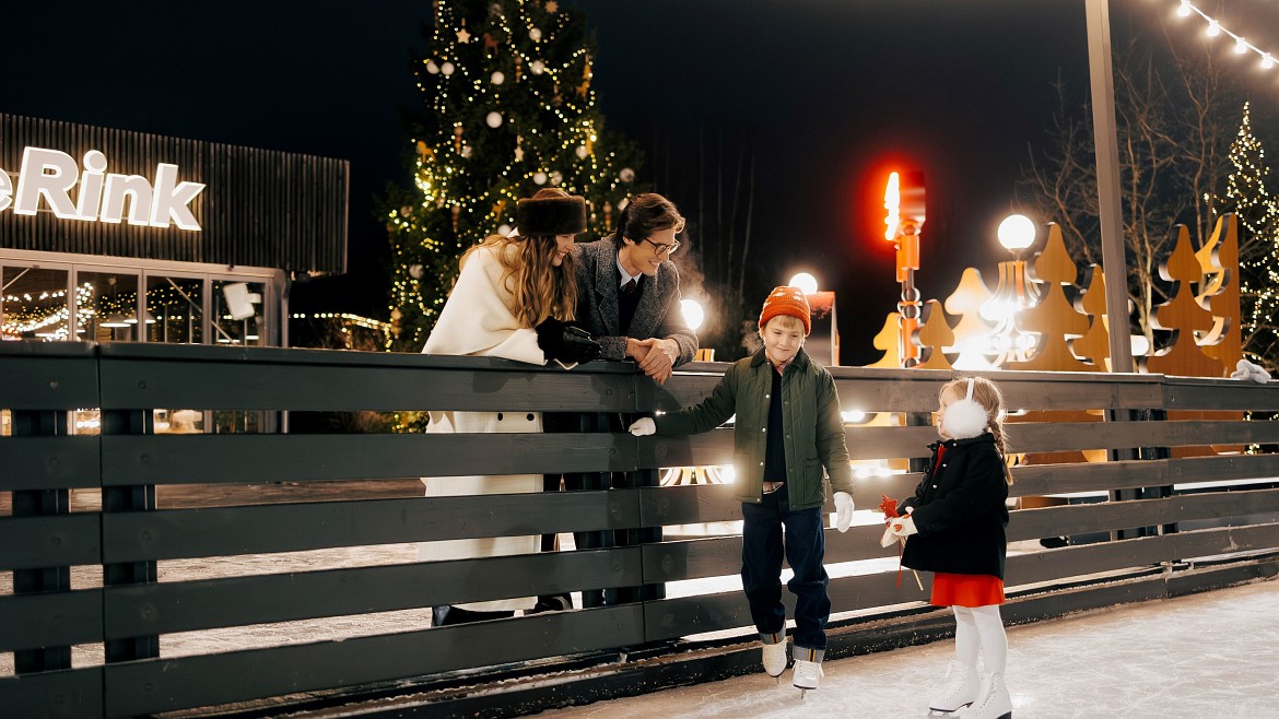 Зима на льду: открылся каток The Rink