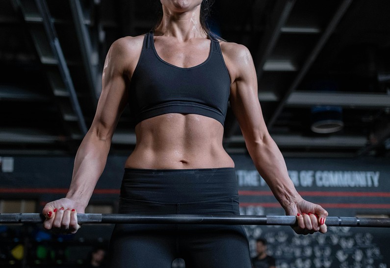 Как добиться плоского живота с помощью тренировок?