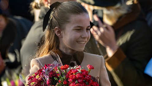 Принцесса Шарлотта повторила знаменитый наряд своей мамы