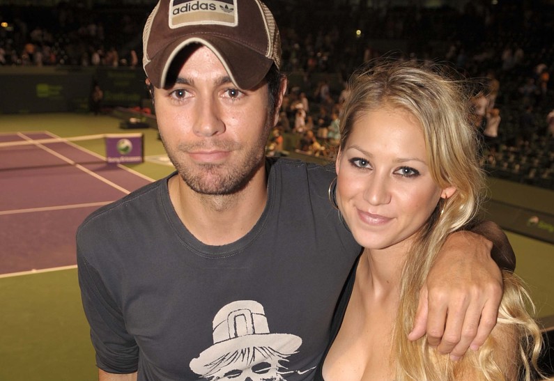 Анна Курникова поделилась редким фото всех четверых детей