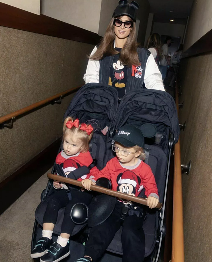 Пэрис Хилтон с дочерью и сыном