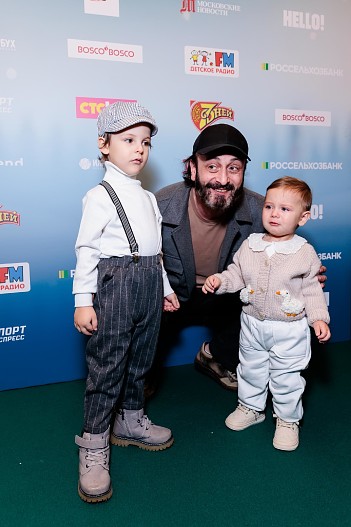 Илья Авербух с детьми