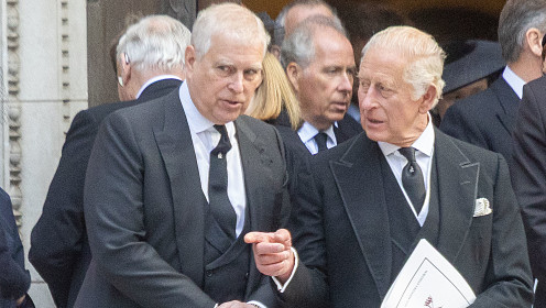 Принц Эндрю может потерять абсолютно всё из-за нового скандала